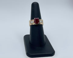 Jen's Ring Yellow Gold And Ruby And Diamonds