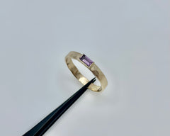 KARL'S RING YELLOW GOLD AND LILAC SAPPHIRE
