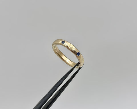 MORAVA RING YELLOW GOLD AND BLUE SAPPHIRES