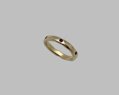 MORAVA RING YELLOW GOLD AND RUBIES