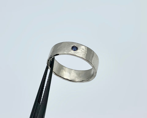 ZEUS RING WHITE GOLD WITH BLUE SAPPHIRE
