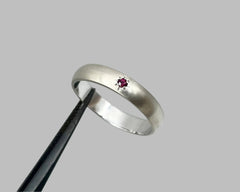 ATHENA RING WHITE GOLD AND RUBY