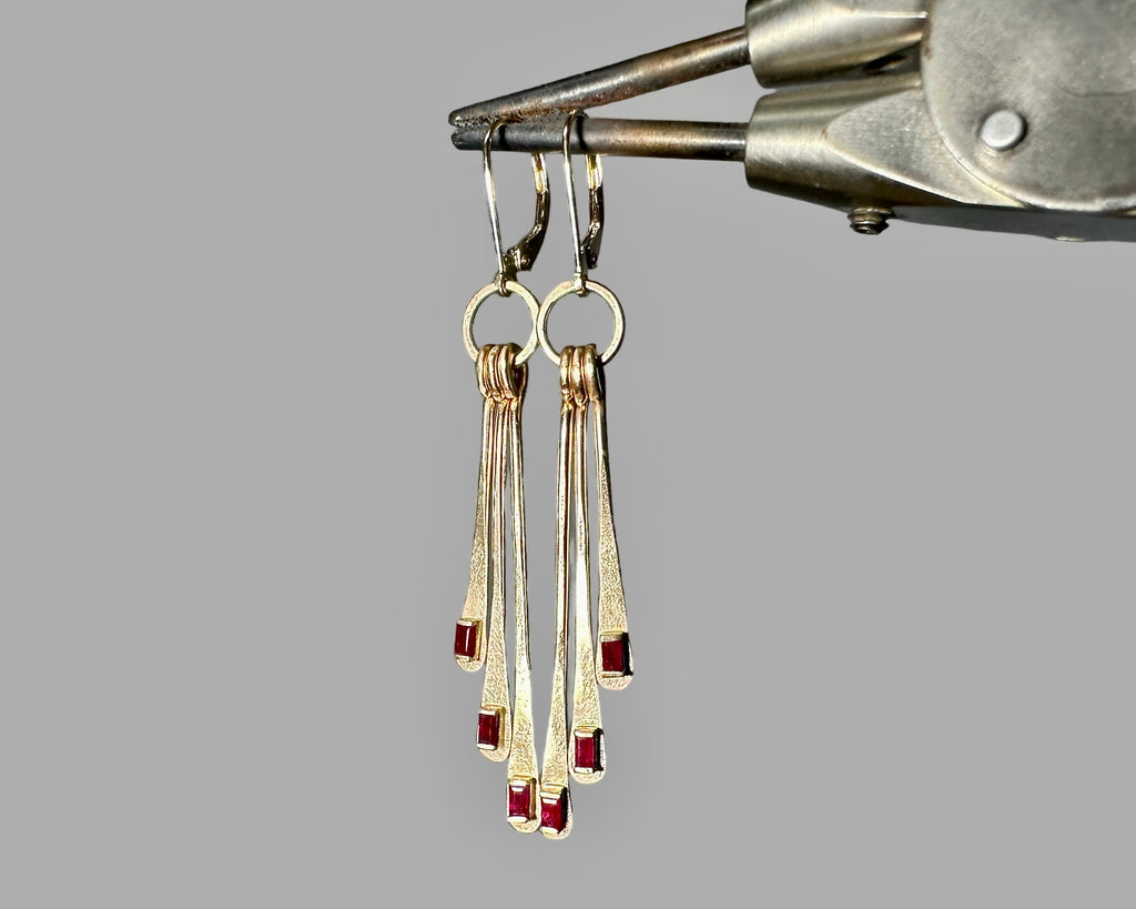 RED DREAM EARRINGS RUBIES AND YELLOW GOLD