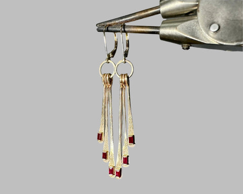 RED DREAM EARRINGS RUBIES AND YELLOW GOLD