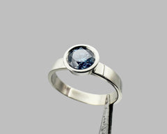 LIREN LEI’S ENGAGEMENT RING WHITE GOLD AND BLUE DIAMOND