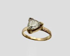 BEATRICE'S ENGAGEMENT RING YELLOW GOLD AND DIAMOND