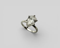 ESTHER'S RING WHITE GOLD AND PEAR CUT WHITE DIAMOND