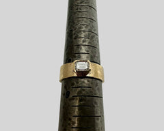 MEREDITH'S RING YELLOW GOLD AND WHITE DIAMOND