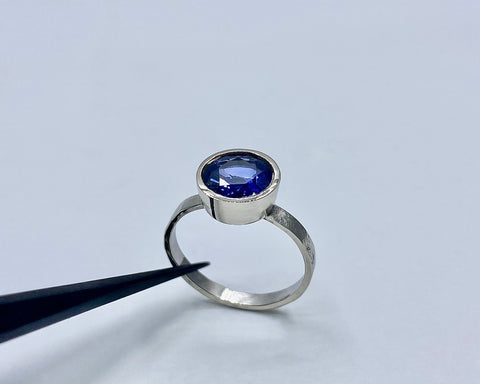 CHELSEA'S RING WHITE GOLD AND BLUE SAPPHIRE