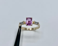 Jessica's ring Pink sapphire diamonds and yellow gold