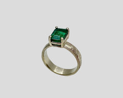 Bess's emerald ring yellow gold