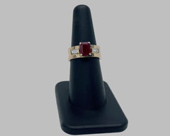 Jen's Ring Yellow Gold And Ruby And Diamonds