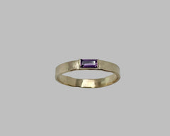 KARL'S RING YELLOW GOLD AND LILAC SAPPHIRE